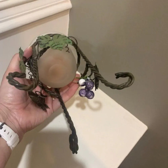 Metal wire candle holder w/tea light candle - Picture 4 of 5